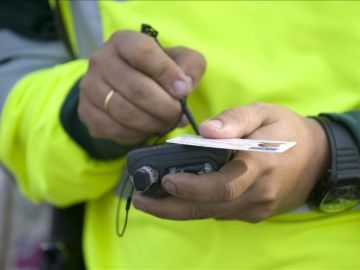 Guardia Civil con prueba de alcoholemia Guardia Civil con prueba de alcoholemia