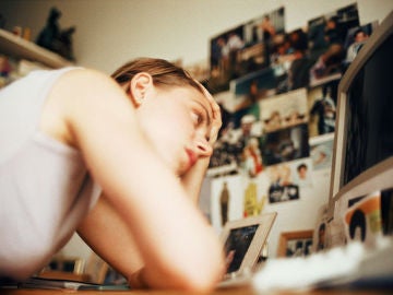 Las mujeres que padecen el síndrome de 'hikikomori' tienen una media de 51 años. Las mujeres que padecen el síndrome de 'hikikomori' tienen una media de 51 años.