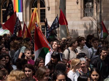 Unos 500 estudiantes cortan la Gran Via de Barcelona contra el "genocidio" en Palestina