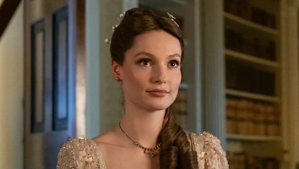 Hannah Dodd como Francesca Bridgerton Hannah Dodd como Francesca Bridgerton