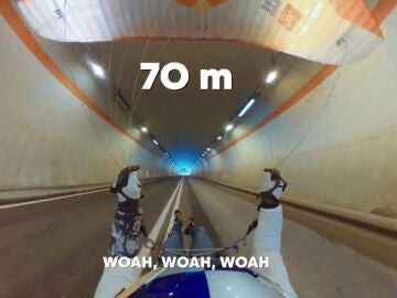 Patrick von Känel en su último reto: atravesar un túnel en parapente