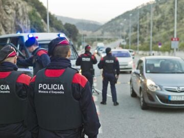 Mossos d'Esquadra en un operativo en la frontera de La Jonquera