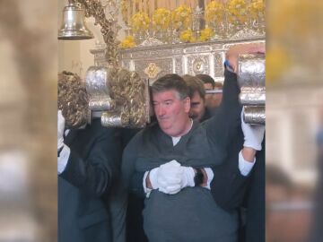 Lleva a la Virgen de la Esperanza tras 2 meses en coma Lleva a la Virgen de la Esperanza tras 2 meses en coma