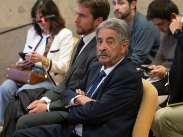 Miguel Ángel Revilla durante el acto de conciliación