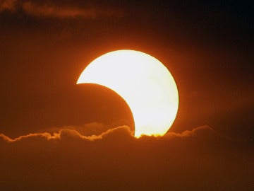 Imagen de un eclipse anular solar Imagen de un eclipse anular solar