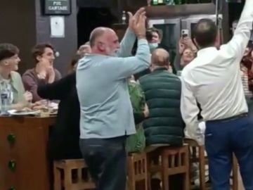 El emocionante ‘Asturias, patria querida’ de José Andrés en una sidrería antes del Princesa de Asturias