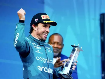 Fernando Alonso gana popularidad e incluso pretendientas al sacar su lado más relajado y simpático en Miami Fernando Alonso gana popularidad e incluso pretendientas al sacar su lado más relajado y simpático en Miami