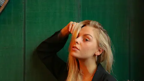 Mujer rubia Mujer rubia